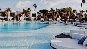 Luxury Pool Plaza Beach Resort